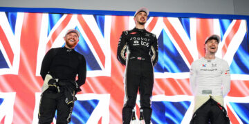 TheBurntChip triumphs at Formula E EVO Sessions in Jeddah as Izzy Hammond walks away from high-speed crash.